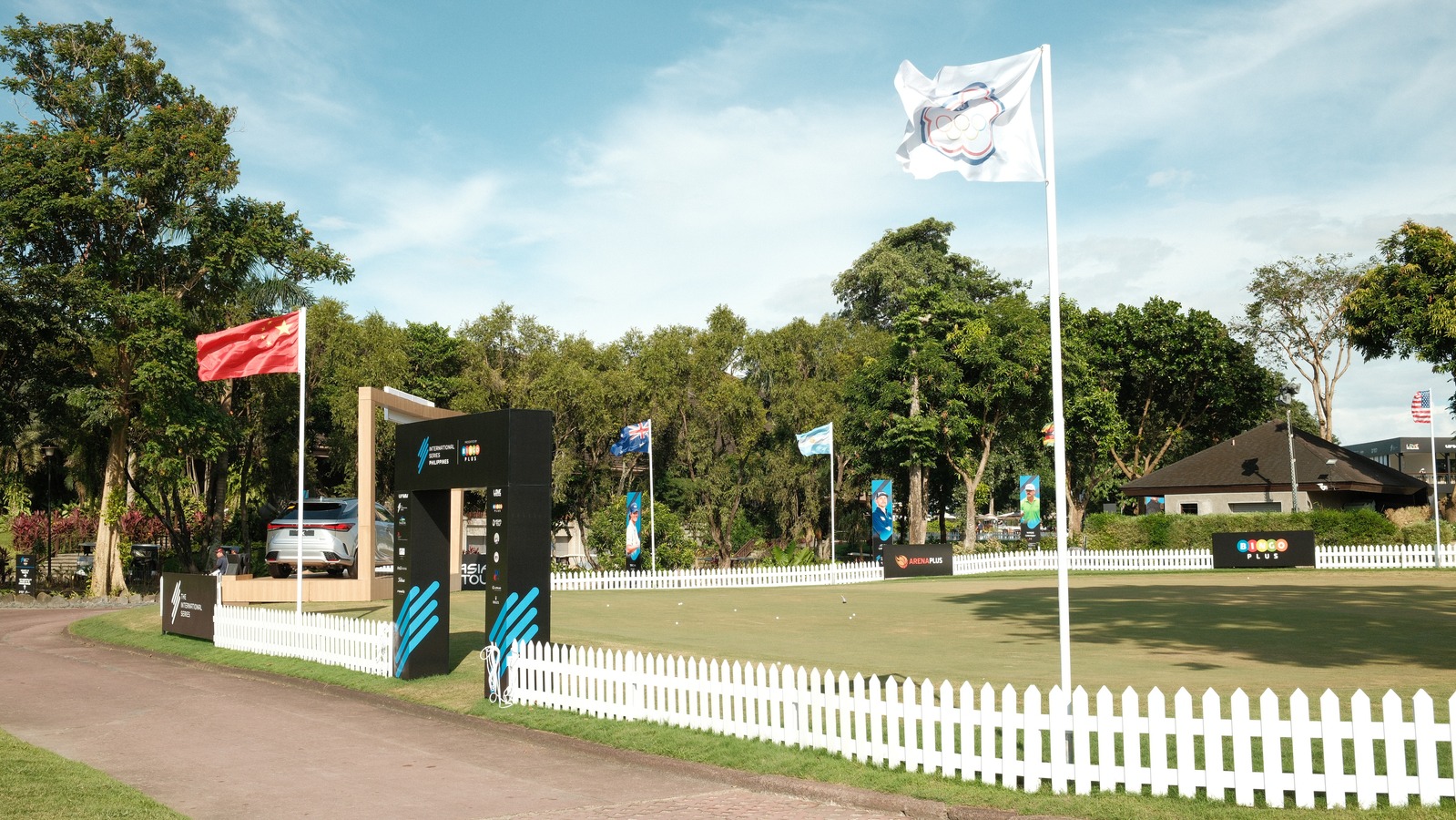 International Series picket fence installation