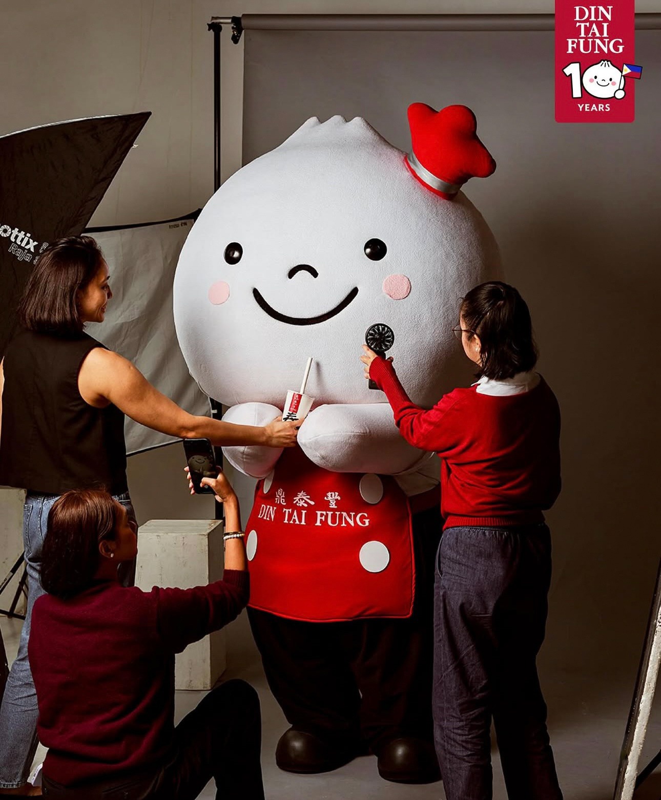 Din Tai Fung mascot display
